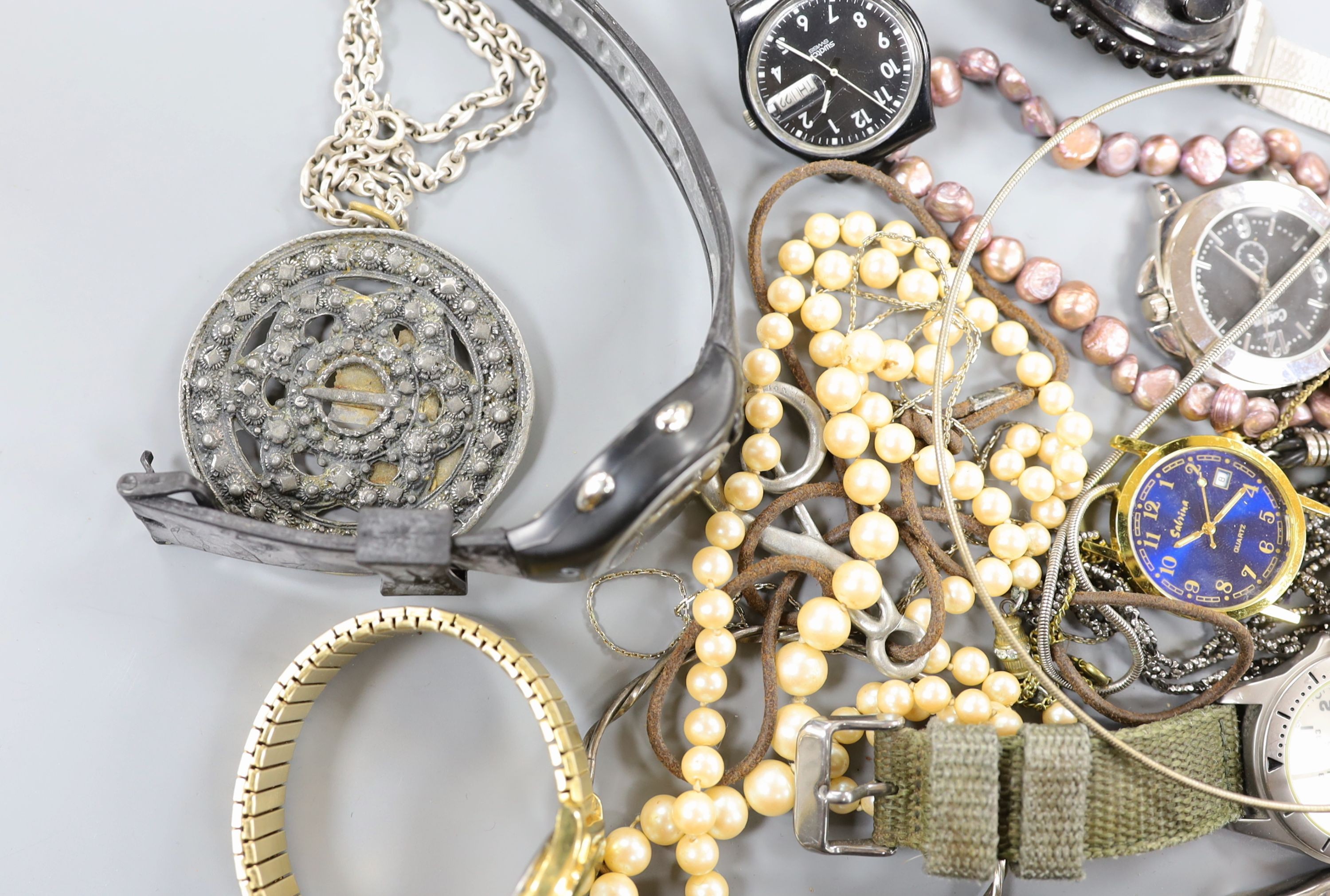 A small quantity of modern minor wrist watches and assorted costume jewellery.